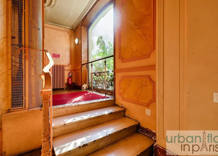 141 - Beautiful Flat Triangle D Or Champs Elysees 아파트