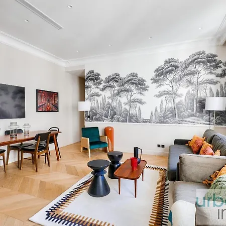 141 - Beautiful Flat Triangle D Or Champs Elysees Apartment Paris