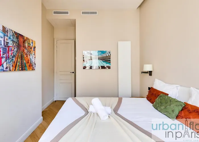 141 - Beautiful Flat Triangle D Or Champs Elysees * باريس