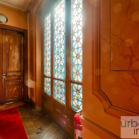 141 - Beautiful Flat Triangle D Or Champs Elysees Daire Paris