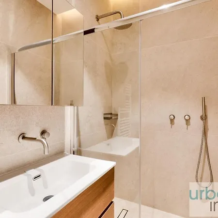 Daire 141 - Beautiful Flat Triangle D Or Champs Elysees *