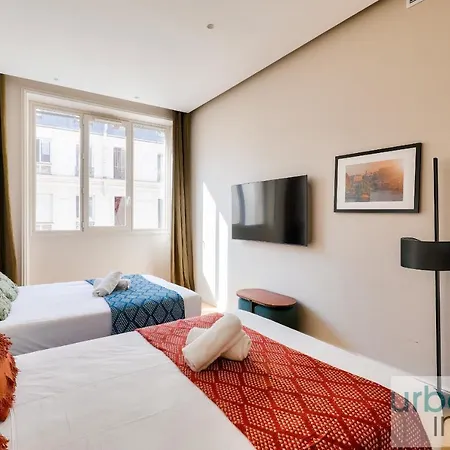 141 - Beautiful Flat Triangle D Or Champs Elysees * Paris