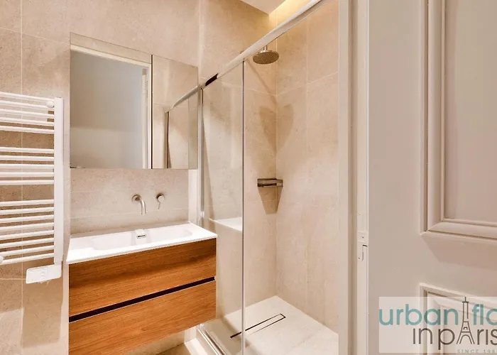 141 - Beautiful Flat Triangle D Or Champs Elysees