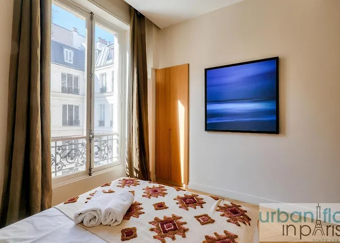 141 - Beautiful Flat Triangle D Or Champs Elysees Lejlighed *