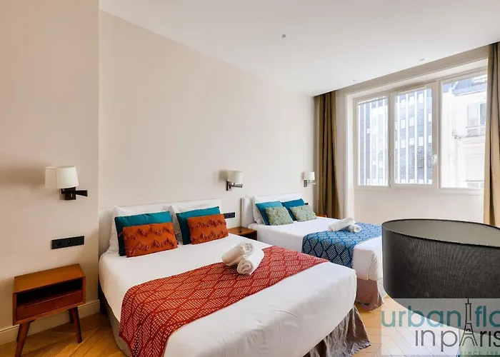 141 - Beautiful Flat Triangle D Or Champs Elysees *